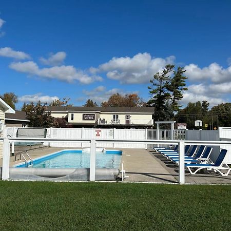 Centennial Motel Сабъл Бийч Екстериор снимка